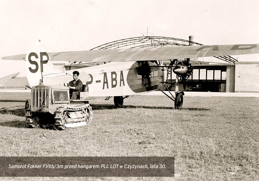 Samolot Fokker F.VIIb/3m przed hangarem PLL LOT w Czyżynach, lata 30.