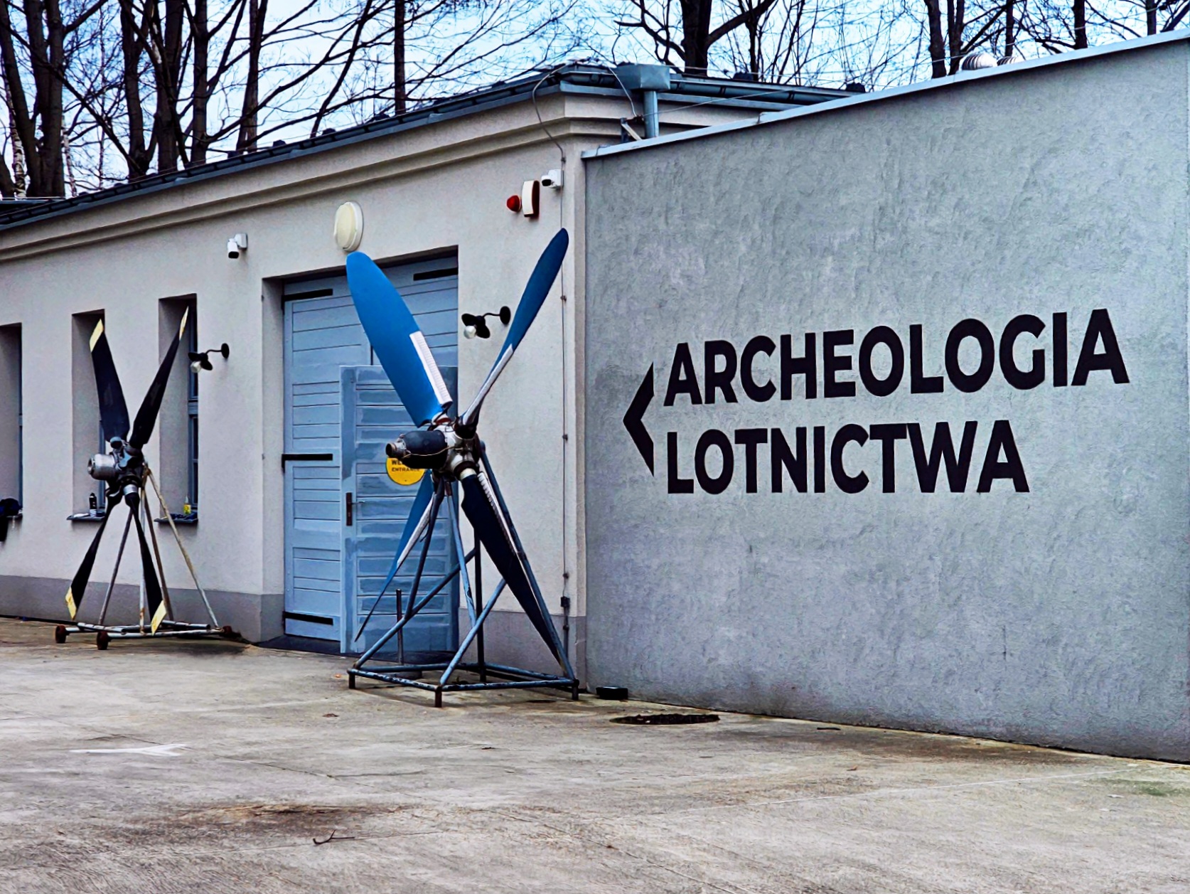 Fotografia z terenu ekspozycji Muzeum Lotnictwa Polskiego w Krakowie