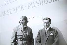 Kubala i Idzikowski przed samolotem typu Amiot 123.